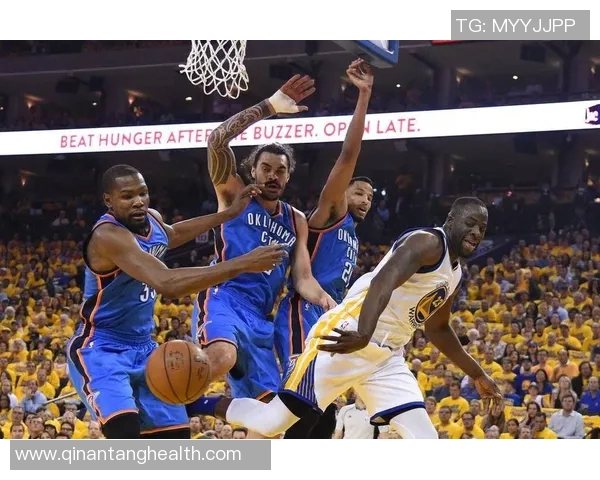 勇士与雷霆精彩对决回放分析赛场亮点与球员表现全景回顾 勇士与雷霆精彩对决回放分析赛场亮点与球员表现全景回顾