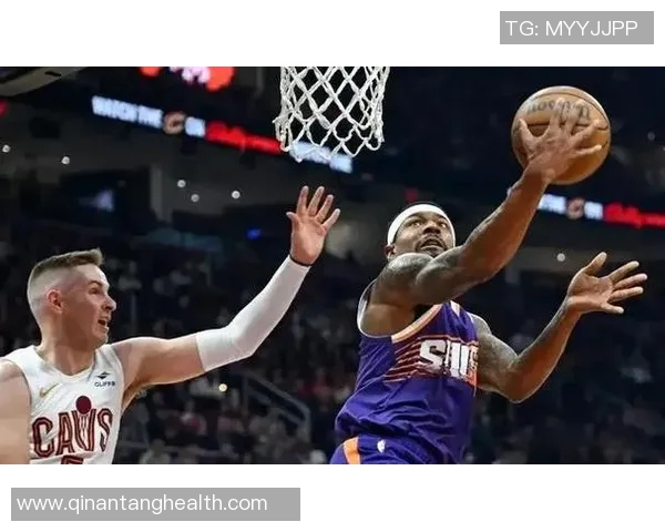 太阳队与骑士队的对决超越四人引发的精彩瞬间与战术分析 太阳队与骑士队的对决超越四人引发的精彩瞬间与战术分析