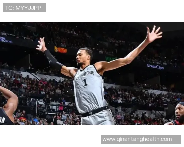 文班亚马首场比赛表现惊艳五次盖帽与字母哥隔扣引发热议